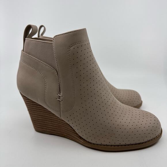 DV by Dolce Vita Gerdy Ankle Bootie Wedge Heel Vegan Leather Beige Womens Size 8 - Picture 5 of 10